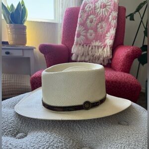 Hat Closet Nashville Tennessee Straw Hat
Size Large X-Large